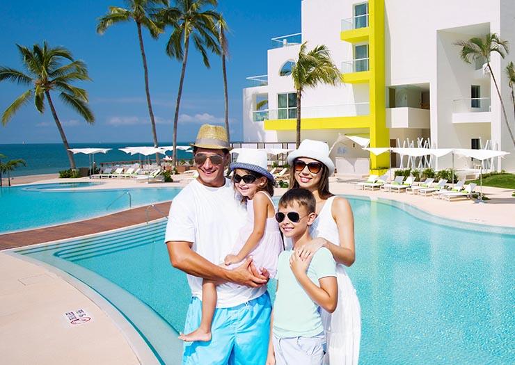 WINTER IS BETTER WHEN YOU TRAVEL! Krystal Grand® Los Cabos WINTER IS BETTER WHEN YOU TRAVEL! Krystal Grand® Los Cabos